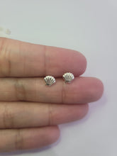 Load image into Gallery viewer, Silver Shell Earrings