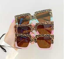 Load image into Gallery viewer, Leopard Sunglasses